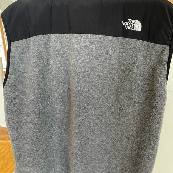 Men’s North Face Fleece Vest - Picture 2 of 3